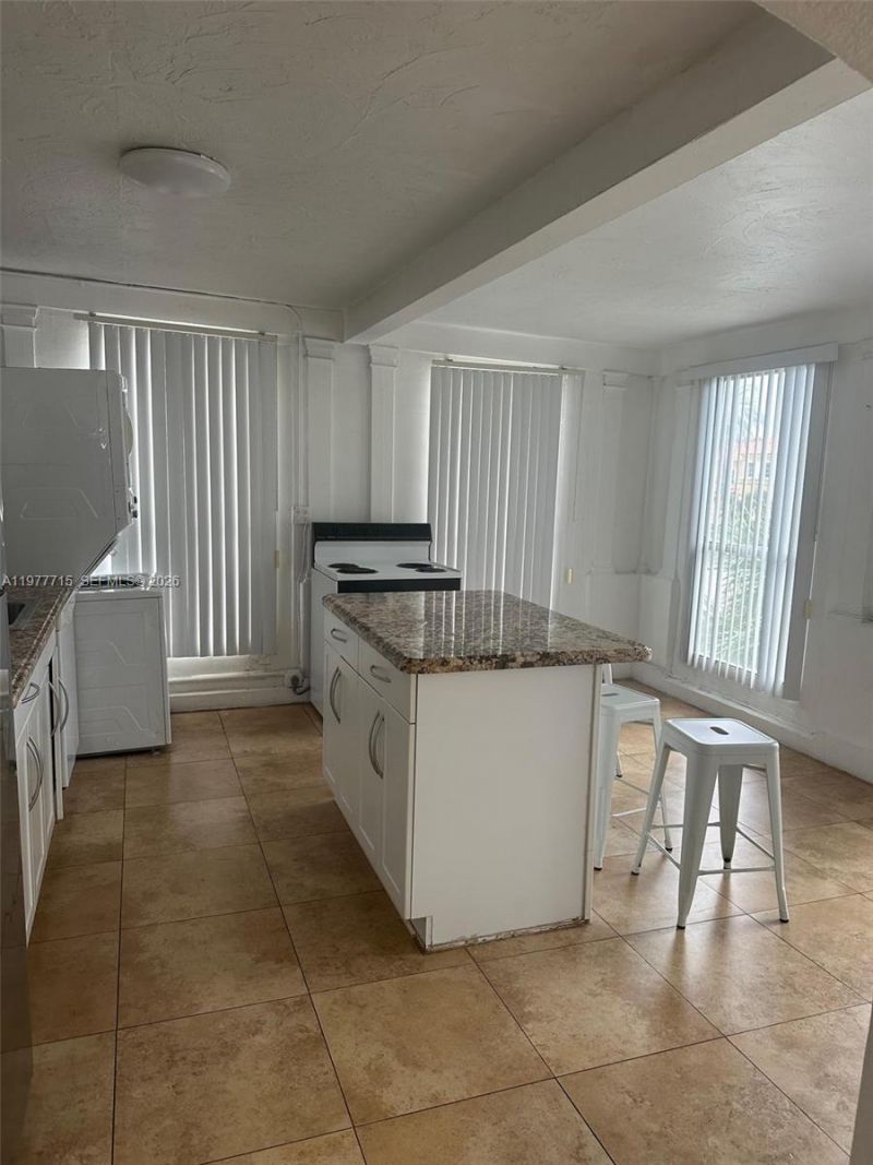 2816 Pine Tree Dr, Miami Beach, FL 33140 Photo