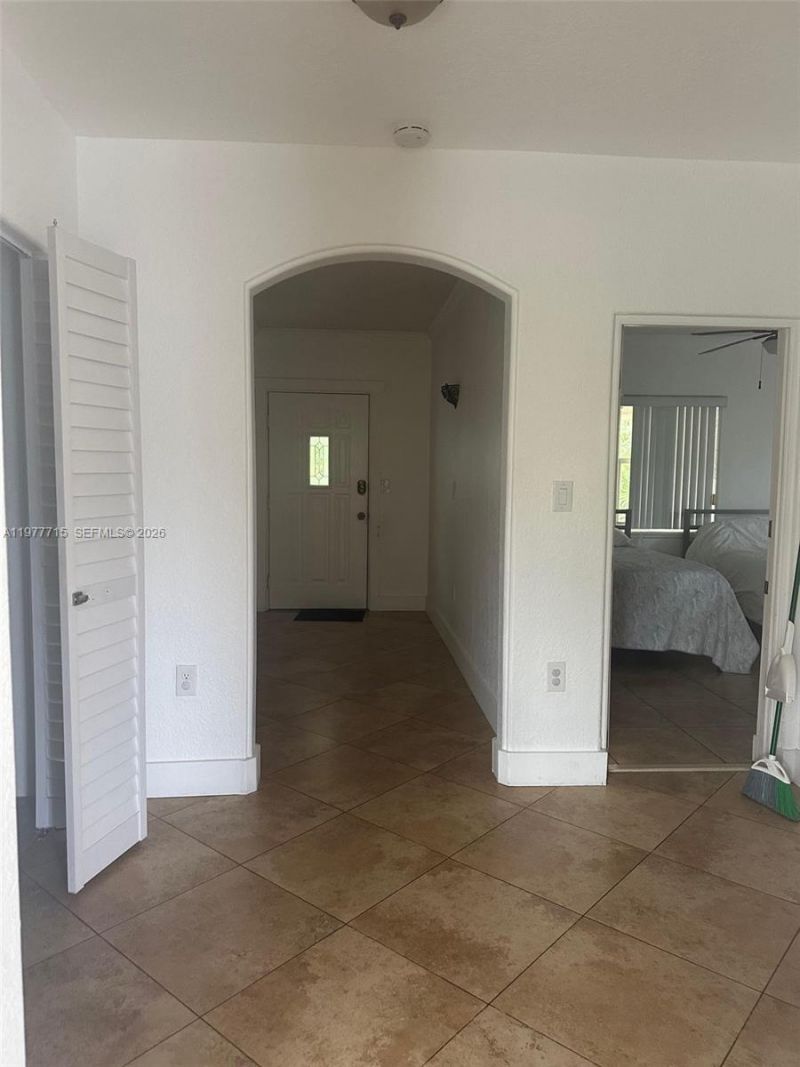 2816 Pine Tree Dr, Miami Beach, FL 33140 Photo