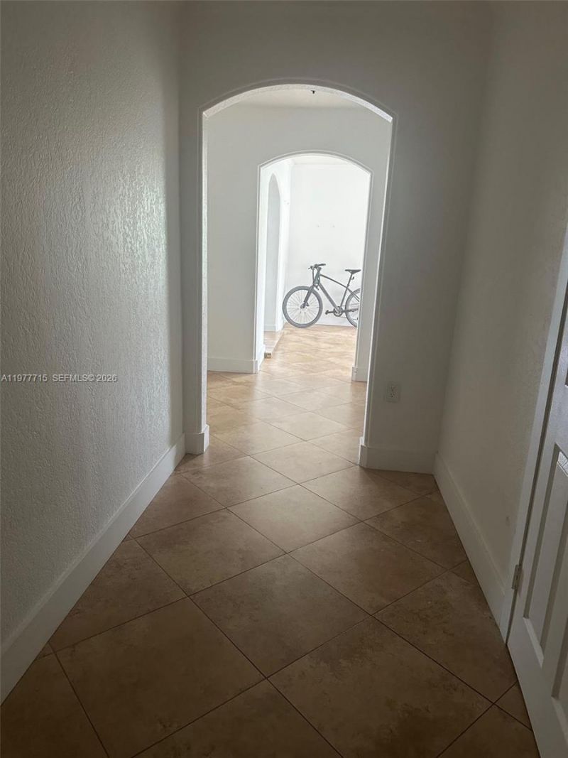 2816 Pine Tree Dr, Miami Beach, FL 33140 Photo