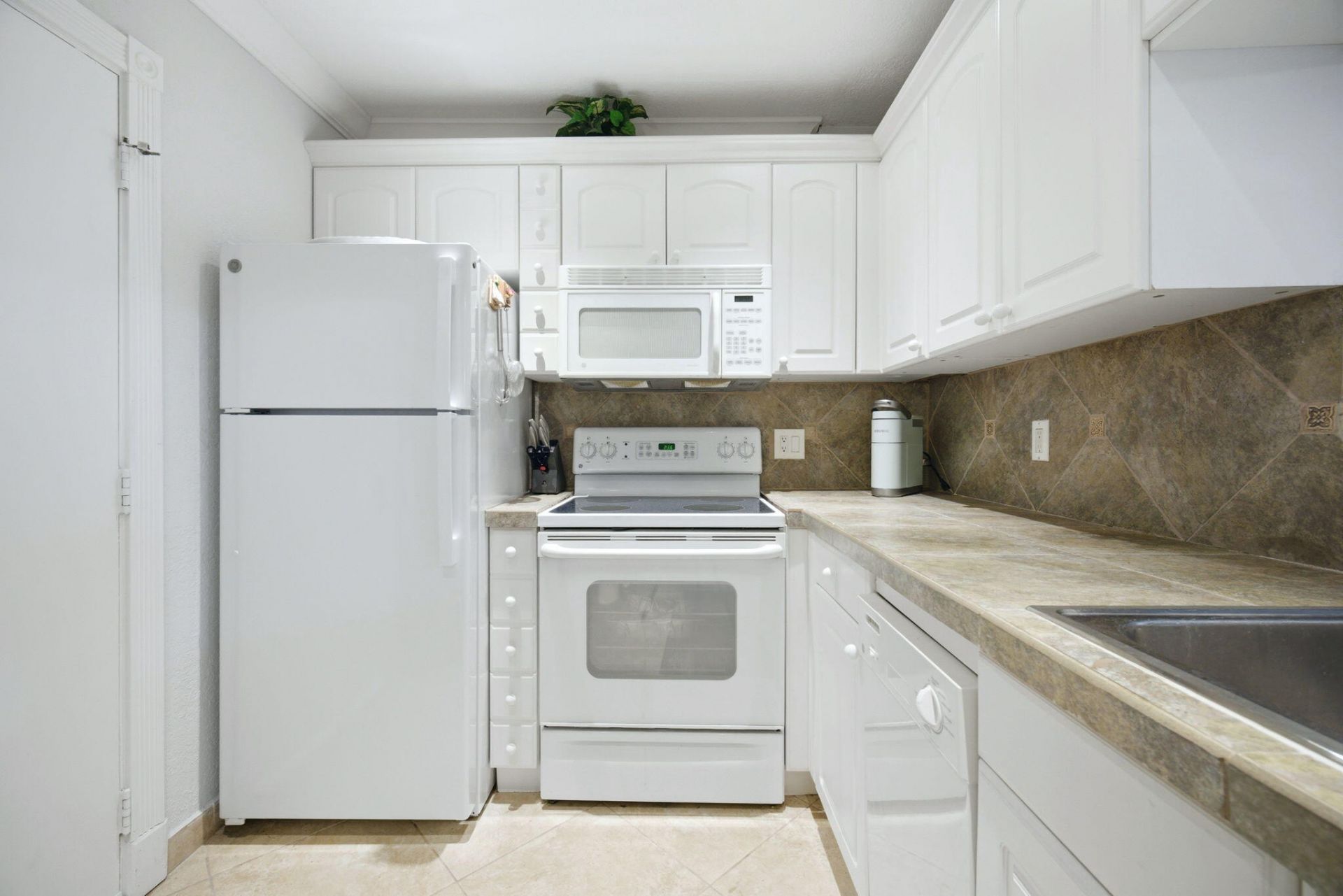 4000 N Hills Drive, Unit 25, Hollywood, FL 33021 Photo