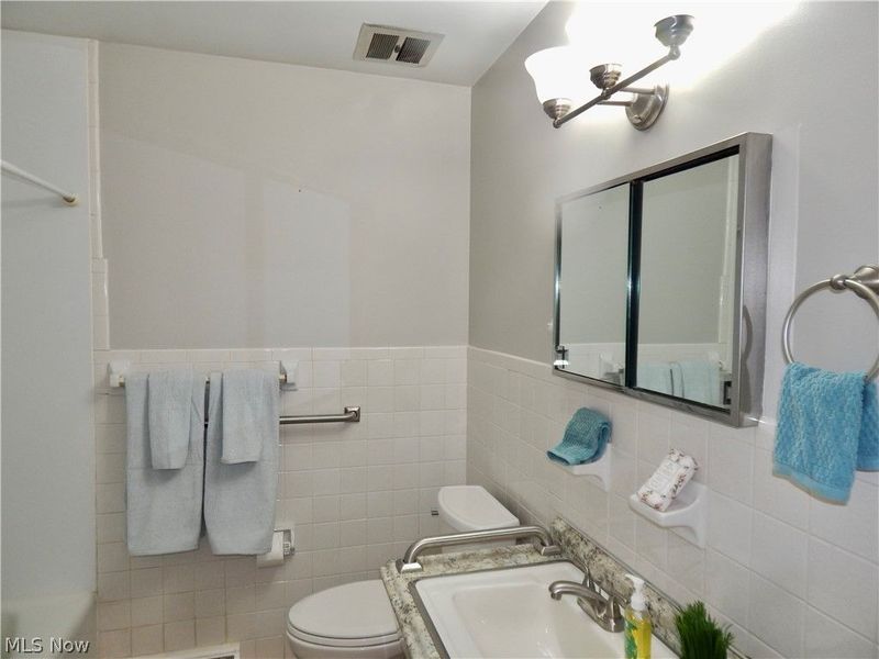 25320 Country Club Boulevard, Unit 17, North Olmsted, OH 44070 Photo 19