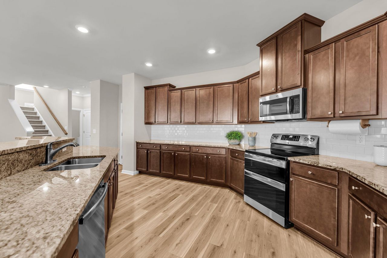 370 Bradley Bend Drive Photo 11