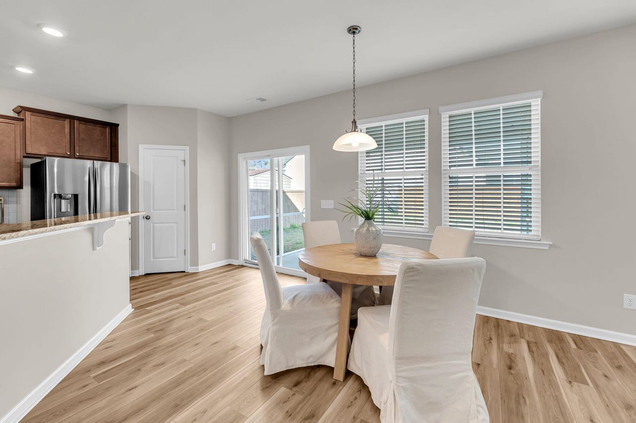 370 Bradley Bend Drive Photo 15