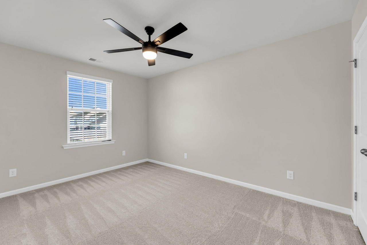 370 Bradley Bend Drive Photo 32