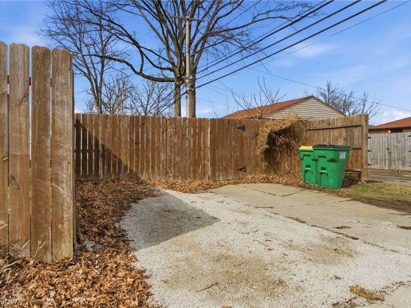 483 E 330th Street, Willowick, OH 44095 Photo 24