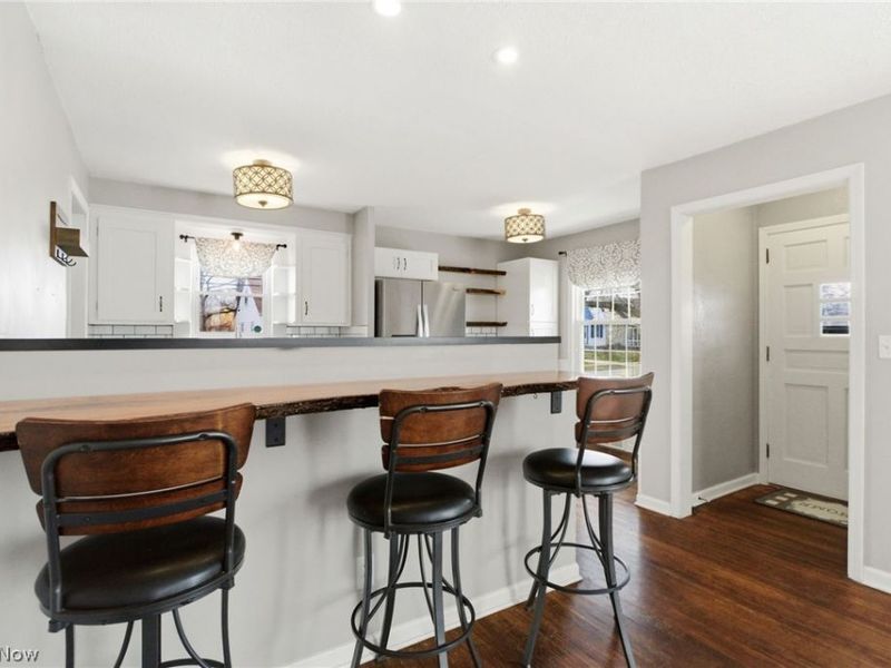 483 E 330th Street, Willowick, OH 44095 Photo 4