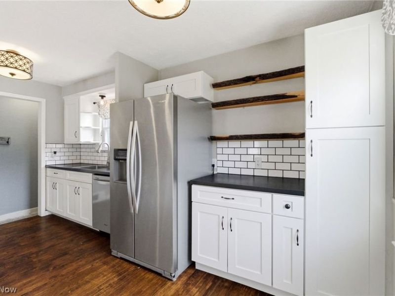 483 E 330th Street, Willowick, OH 44095 Photo 5