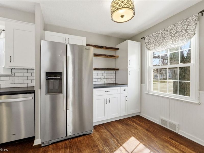 483 E 330th Street, Willowick, OH 44095 Photo 7