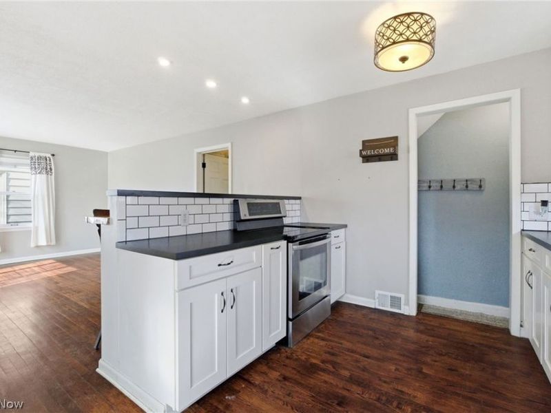 483 E 330th Street, Willowick, OH 44095 Photo 8