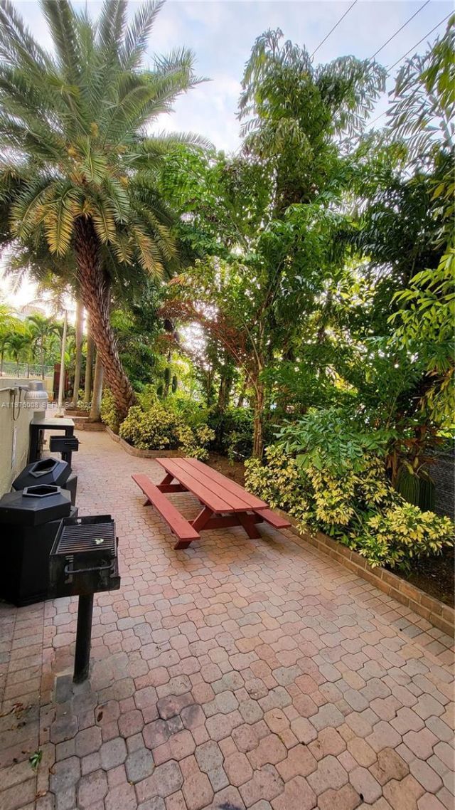 3500 Coral Way, Unit 606, Miami, FL 33145 Photo