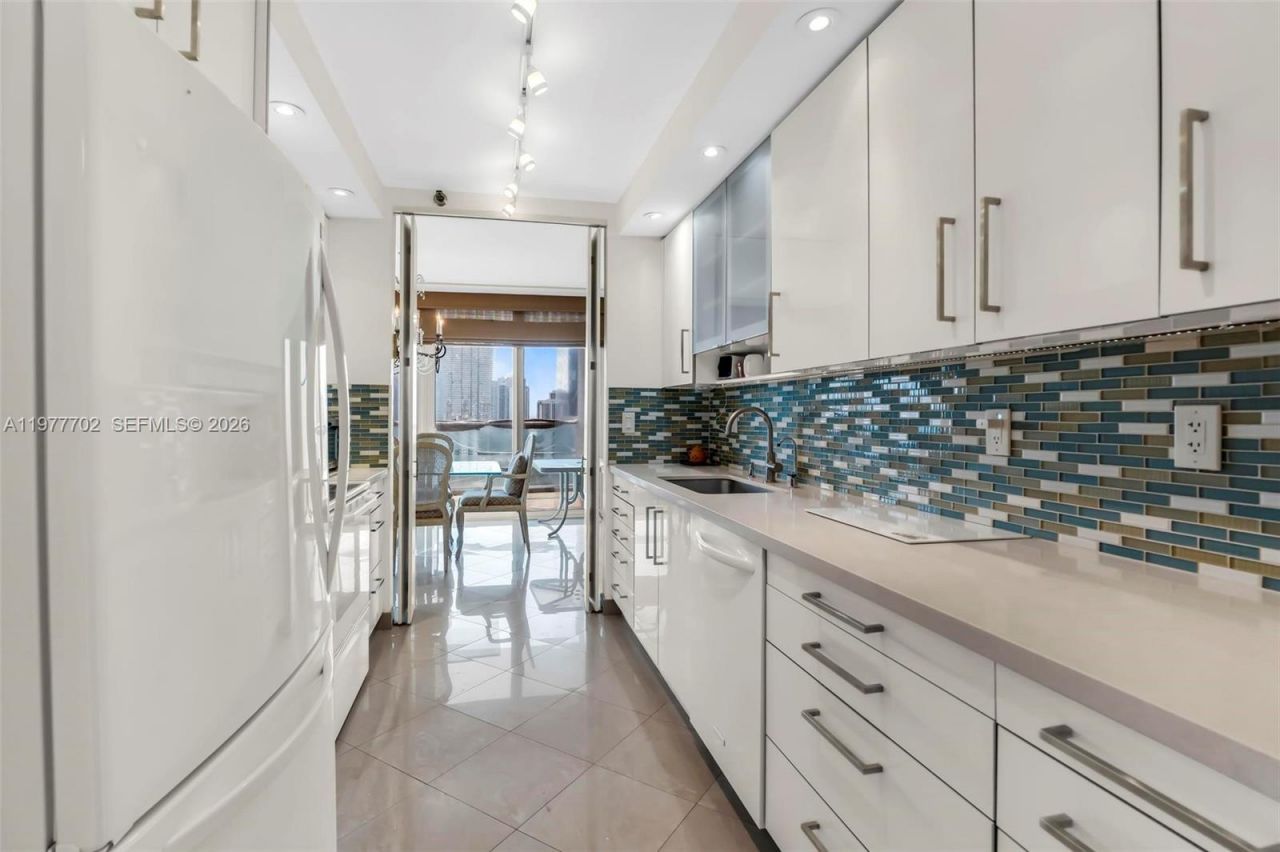 19707 Turnberry Way , Unit 22H, Aventura, FL 33180 Photo