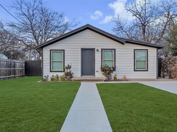 1014 W Archer Street, Jacksboro, TX 76458