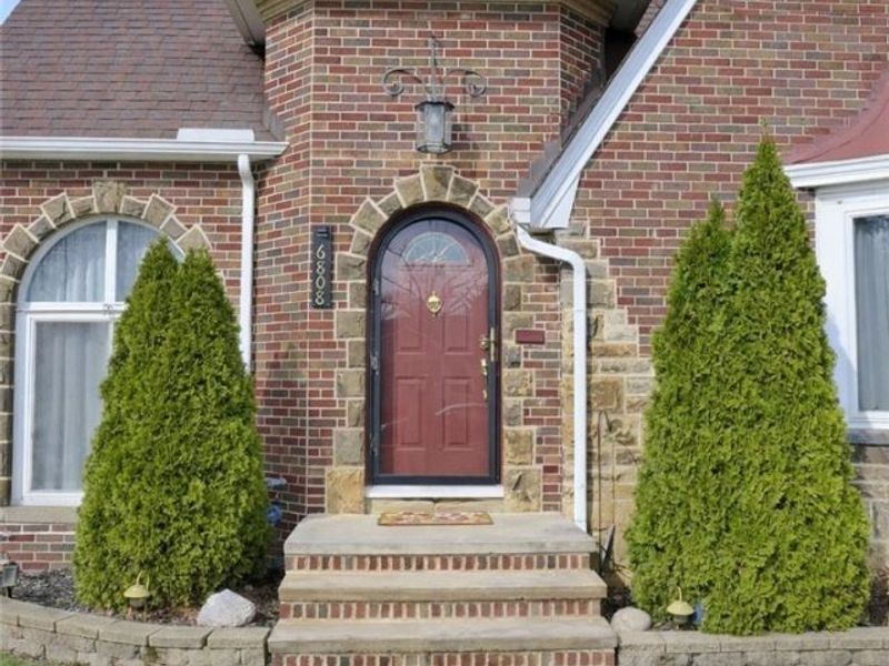 6808 Southington Drive, Parma, OH 44129 Photo 2