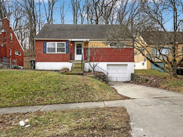 1702 Ashbrook Drive, Cincinnati, OH 45238