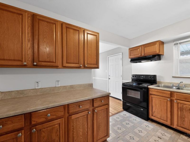 1702 Ashbrook Drive, Cincinnati, OH 45238 Photo 11