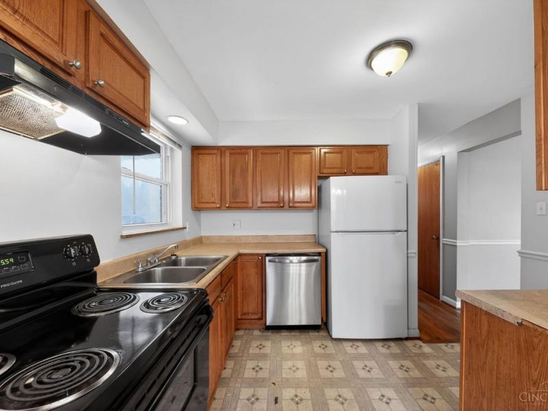 1702 Ashbrook Drive, Cincinnati, OH 45238 Photo 12