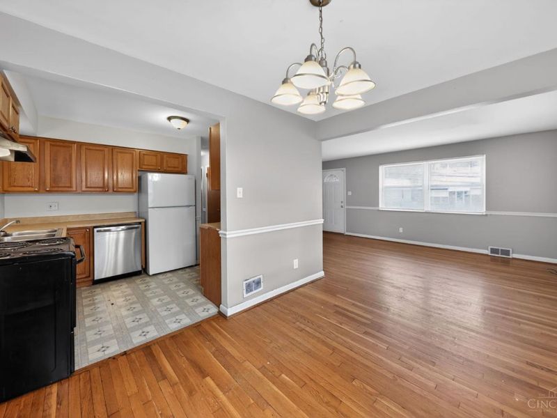 1702 Ashbrook Drive, Cincinnati, OH 45238 Photo 13