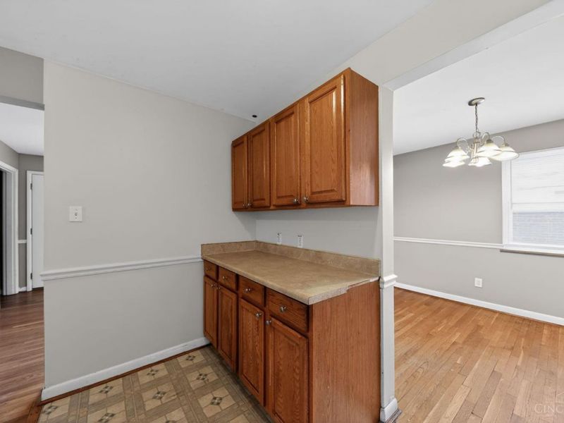 1702 Ashbrook Drive, Cincinnati, OH 45238 Photo 9