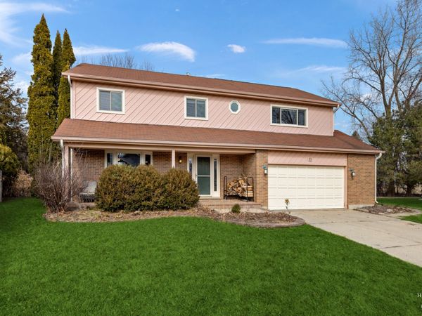 11 Spinnaker Court, Grayslake, IL 60030
