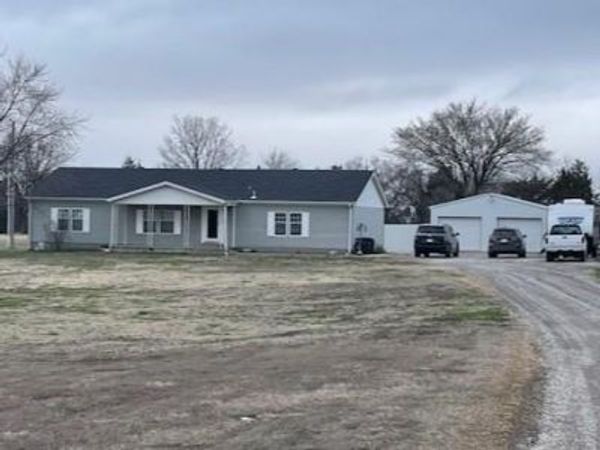 170 W 630th Avenue, Girard, KS 66743