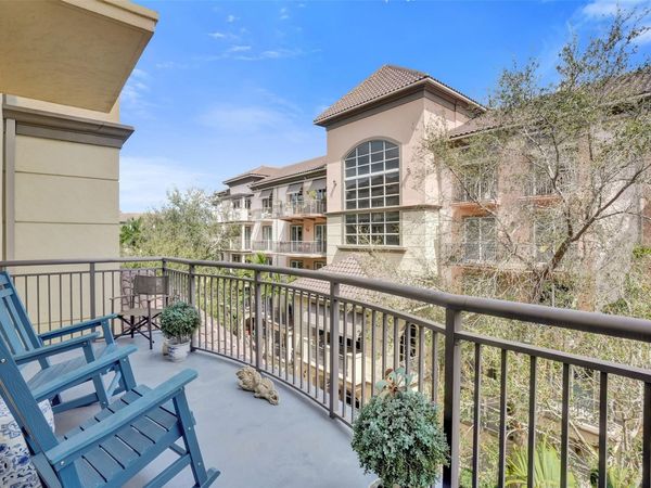 2617 NE 14th Ave, Unit 402, Wilton Manors, FL 33334