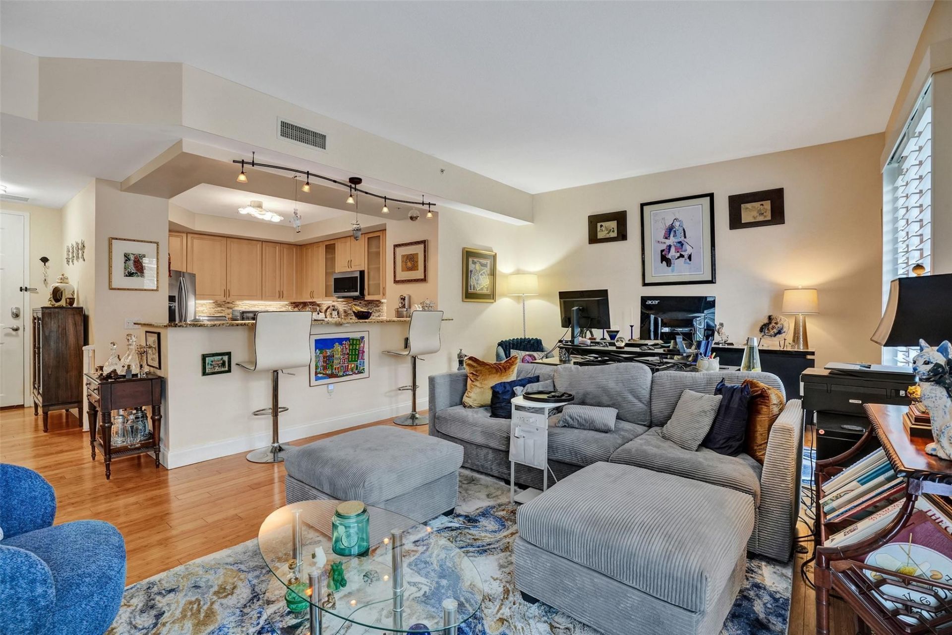 2617 NE 14th Ave, Unit 402, Wilton Manors, FL 33334 Photo