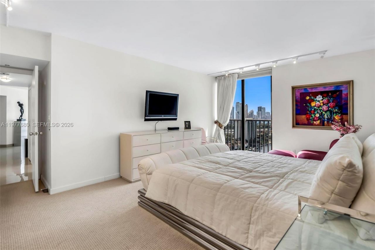 19707 Turnberry Way , Unit 22G, Aventura, FL 33180 Photo