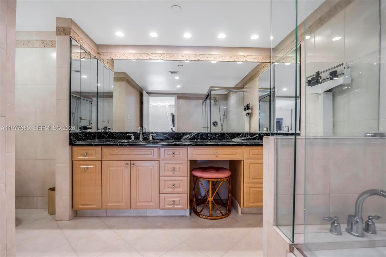 19707 Turnberry Way , Unit 22G, Aventura, FL 33180 Photo