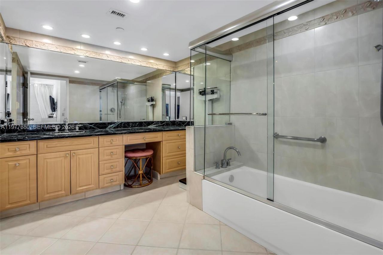 19707 Turnberry Way , Unit 22G, Aventura, FL 33180 Photo