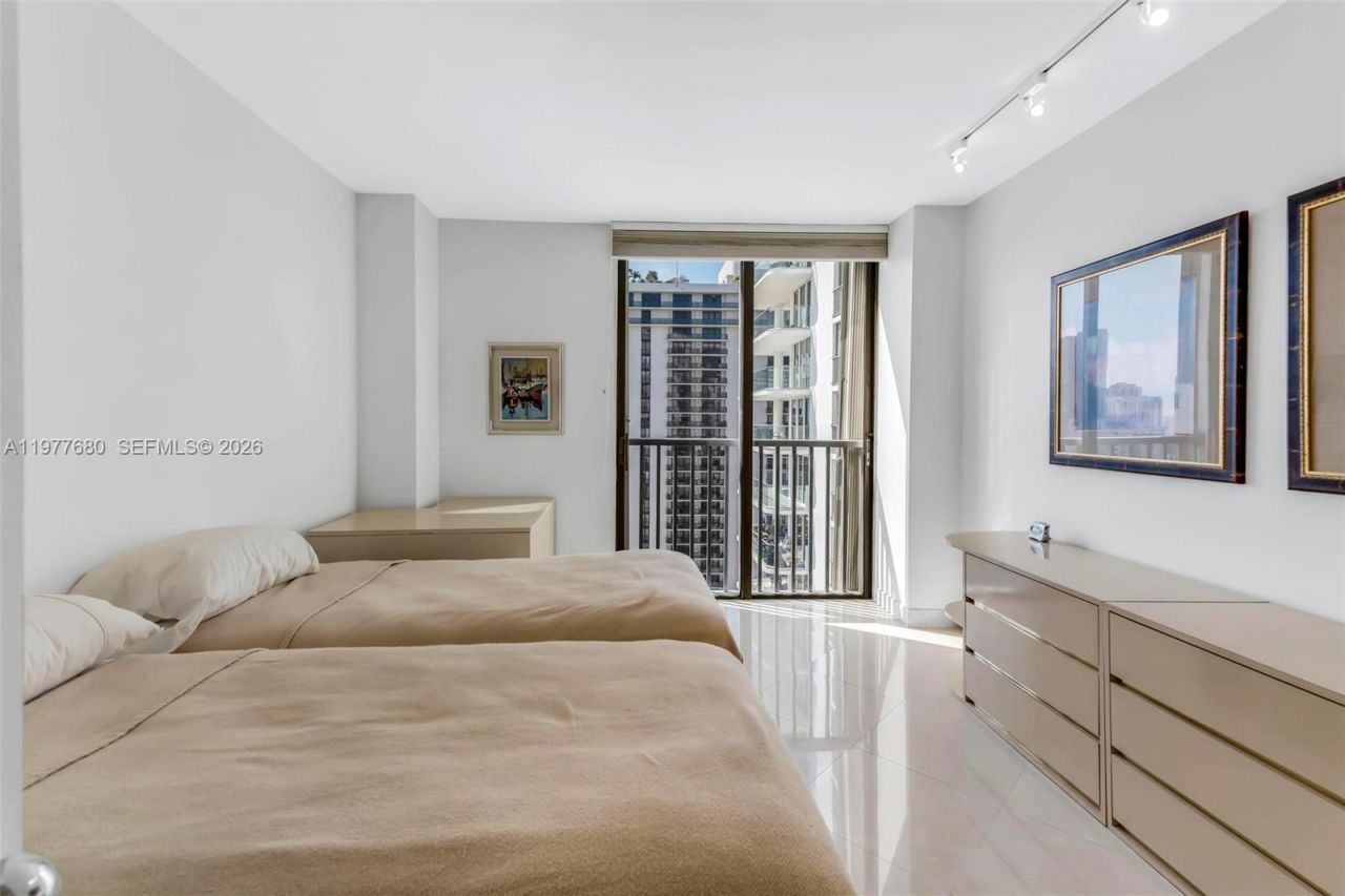 19707 Turnberry Way , Unit 22G, Aventura, FL 33180 Photo