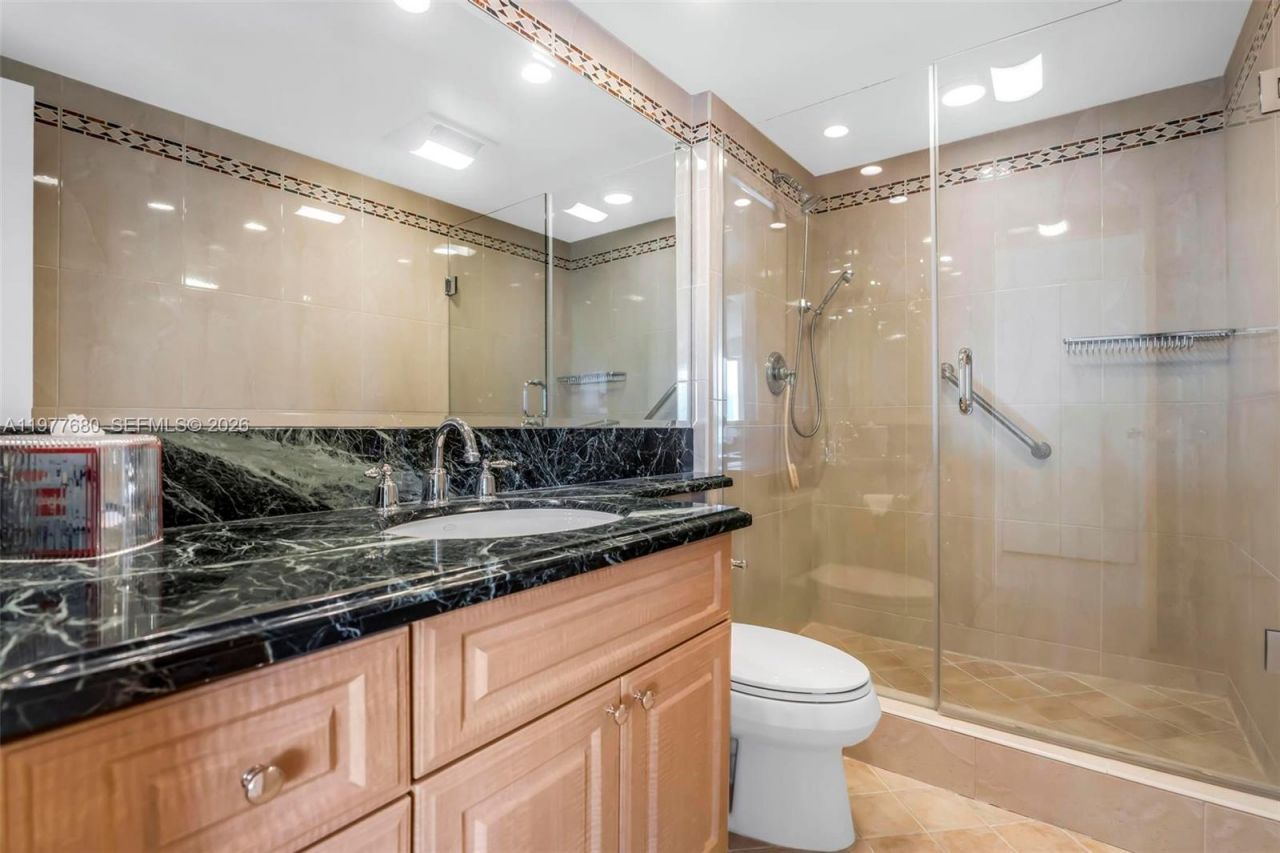 19707 Turnberry Way , Unit 22G, Aventura, FL 33180 Photo