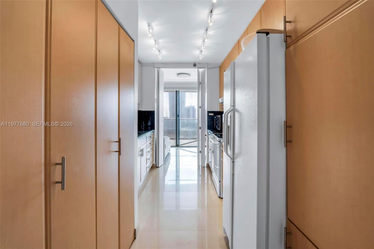 19707 Turnberry Way , Unit 22G, Aventura, FL 33180 Photo