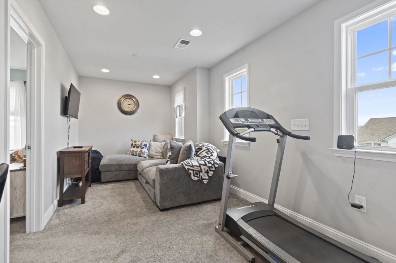 2027 Wilbraham Dr.  Photo 17