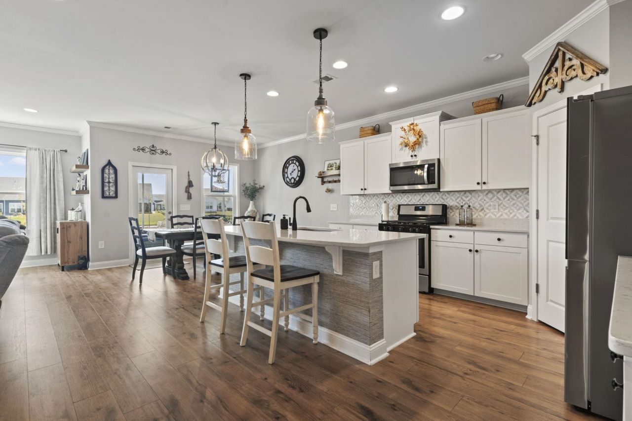 2027 Wilbraham Dr.  Photo 4