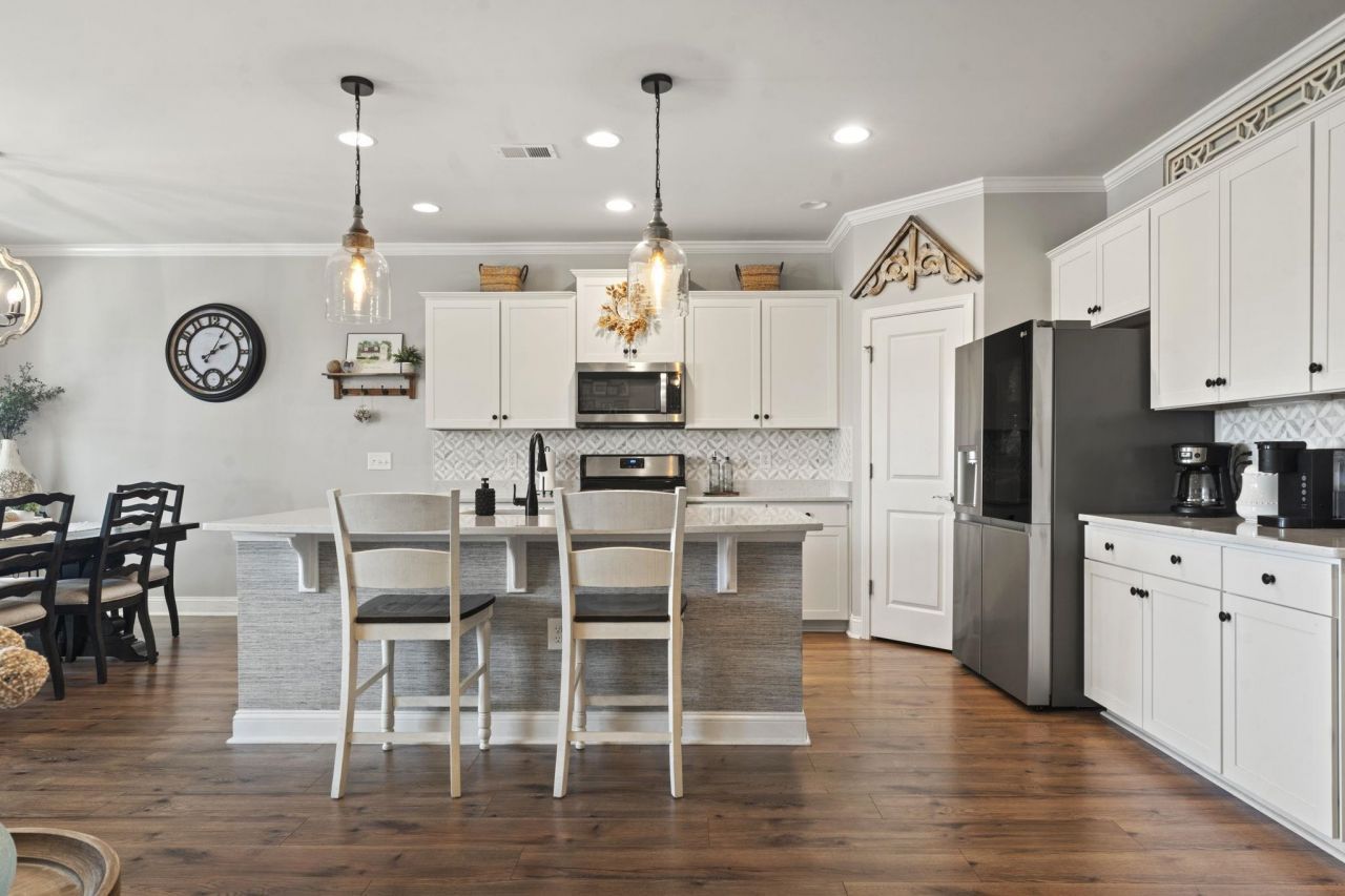 2027 Wilbraham Dr.  Photo 5