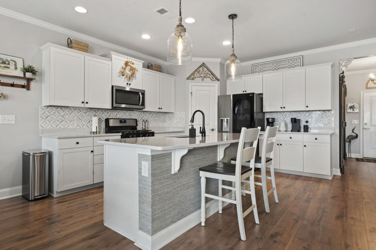 2027 Wilbraham Dr.  Photo 6