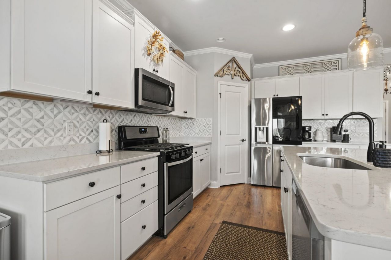 2027 Wilbraham Dr.  Photo 7