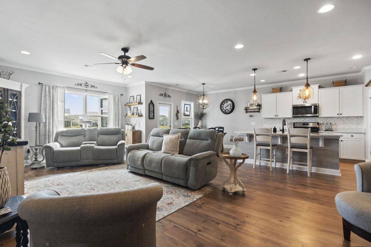 2027 Wilbraham Dr.  Photo 8