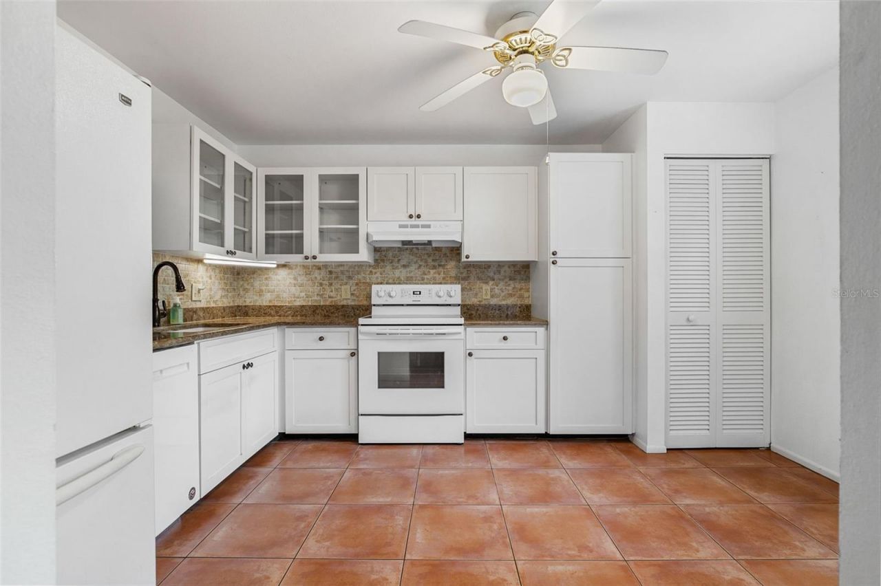 509 Lakeside Drive, Unit 509, Bradenton, FL 34210 Photo