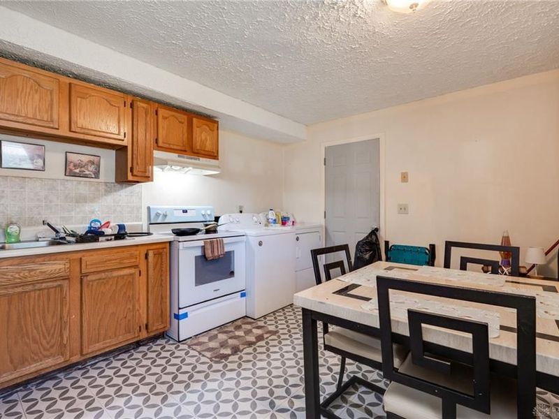 204 Bassett Drive, Springfield, OH 45506 Photo 11