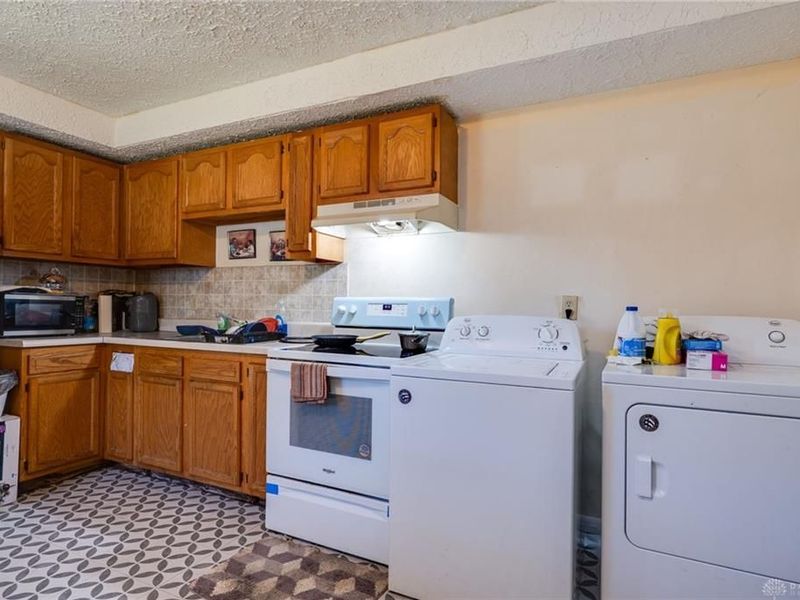 204 Bassett Drive, Springfield, OH 45506 Photo 13