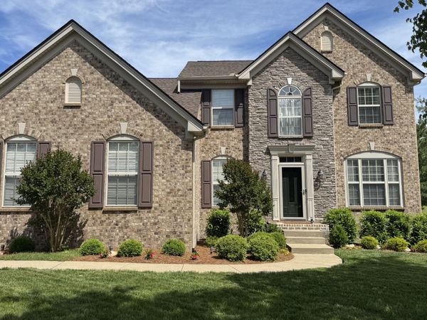 1023 Avery Trace Cir, Hendersonville, TN 37075