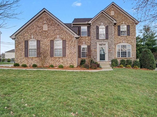 1023 Avery Trace Cir, Hendersonville, TN 37075