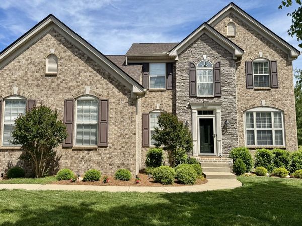 1023 Avery Trace Cir, Hendersonville, TN 37075