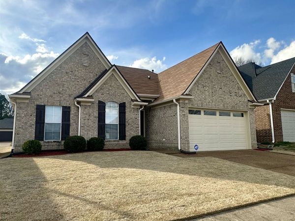 1147 W CORTONA CIR, Memphis, TN 38018