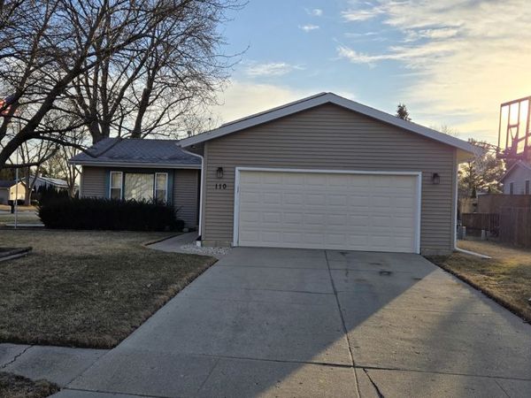 110 N Ashland Drive, McHenry, IL 60050