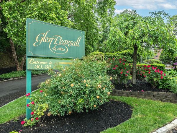 32 Pearsall , Unit 2D, Glen Cove, NY 11542