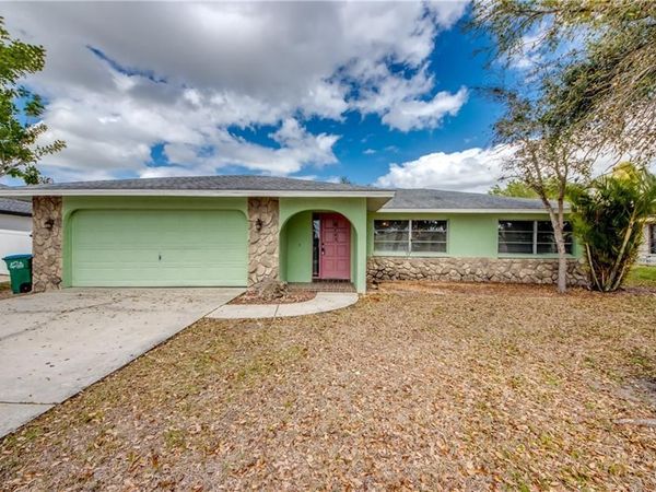 703 SE 33rd ST, CAPE CORAL, FL 33904