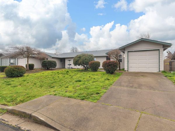 1460 SW Kokanee Lane, Grants Pass, OR 97527