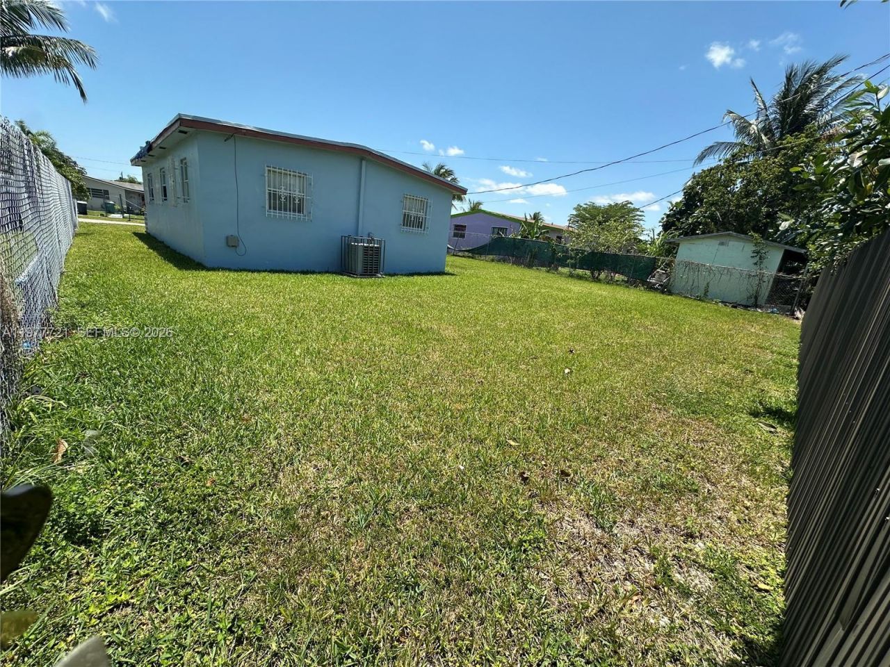 10761 SW 221st St , Miami, FL 33170 Photo